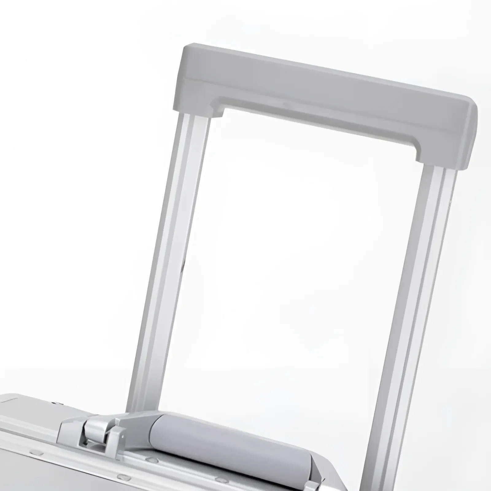 La valise Explorer en aluminium argentée